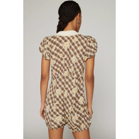 NEW UO Kimchi Blue Giovanna Collared Romper Peasant Floral Plaid XS - Picture 2 of 6
